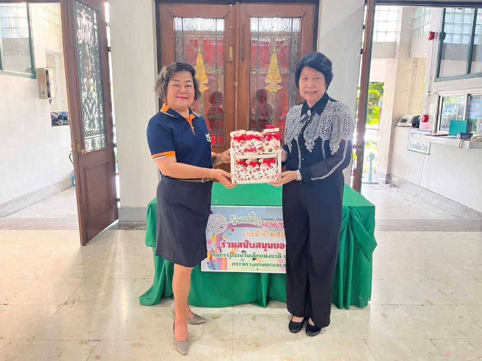 title - มากกว่าของรางวัลคือรอยยิ้ม! ส.ป.ก. ร่วมสนับสนุนของรางวัลในงานวันเด็กแห่งชาติ ประจำปี 2569 